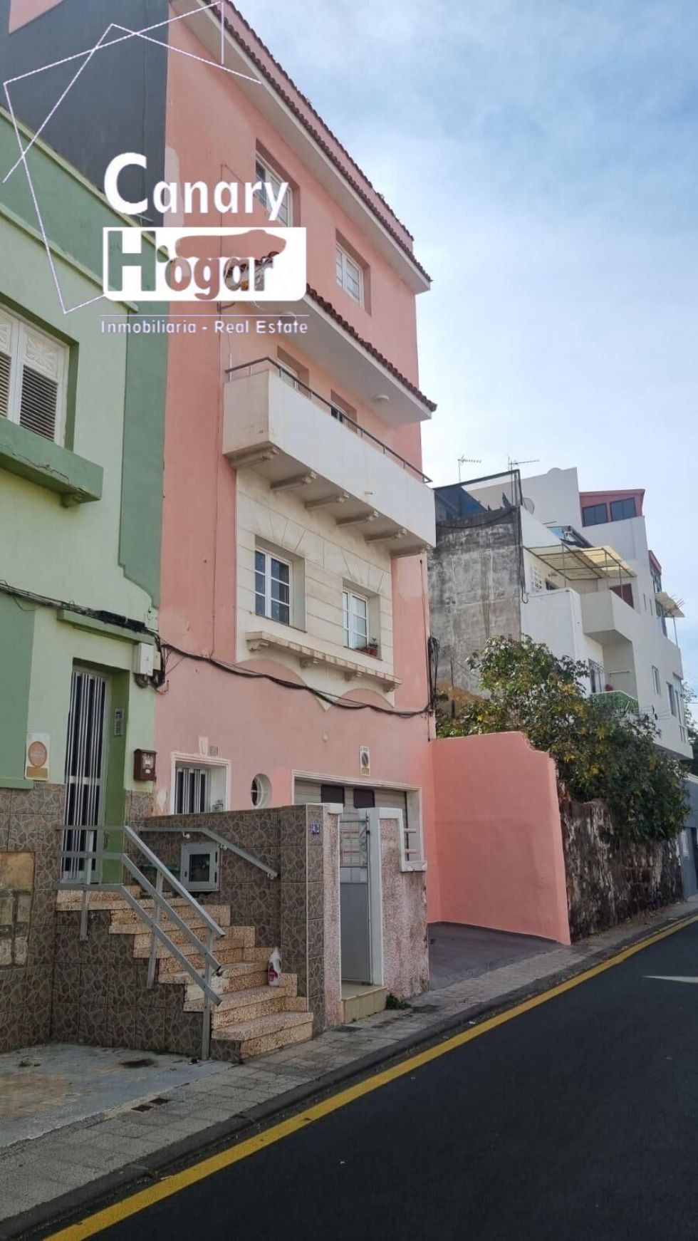 Penthouse for sale in  Santa Cruz de Tenerife, Spain - 056981