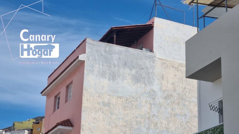 Penthouse for sale in  Santa Cruz de Tenerife, Spain - 056981