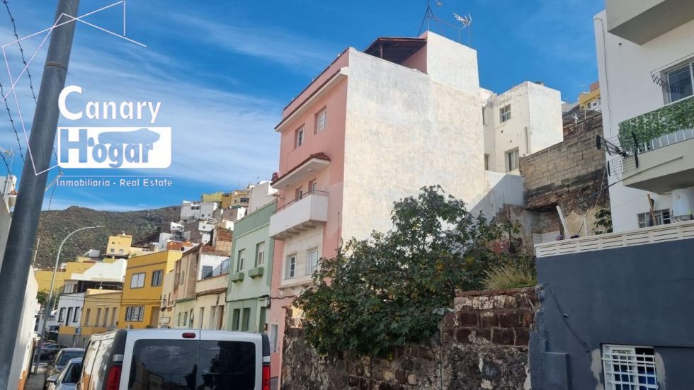 Penthouse for sale in  Santa Cruz de Tenerife, Spain - 056981
