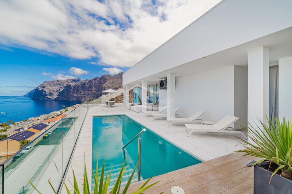 Penthouse for sale in  Santiago del Teide, Spain - 5800