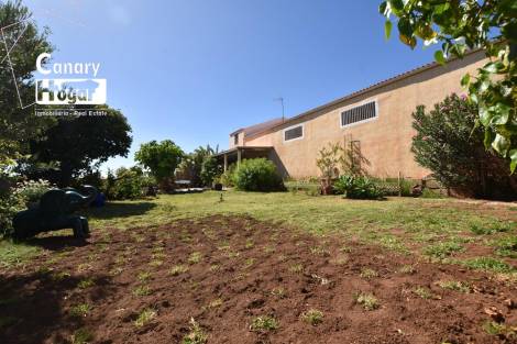 Semi-detached house for sale in  Adeje, Spain - 054281