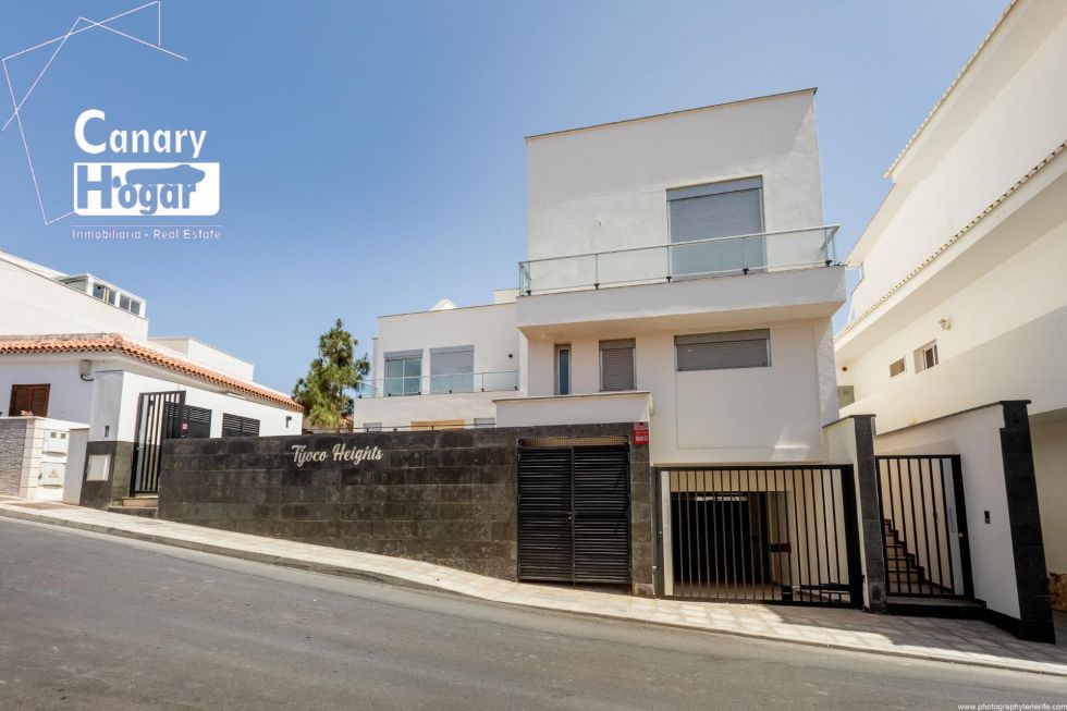 Semi-detached house for sale in  Adeje, Spain - 054801