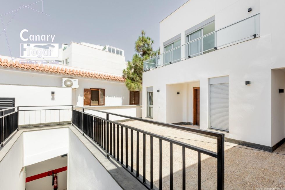 Semi-detached house for sale in  Adeje, Spain - 054801