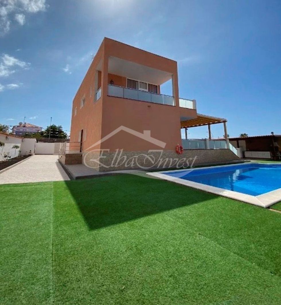 Semi-detached house for sale in  Adeje, Spain - 1175