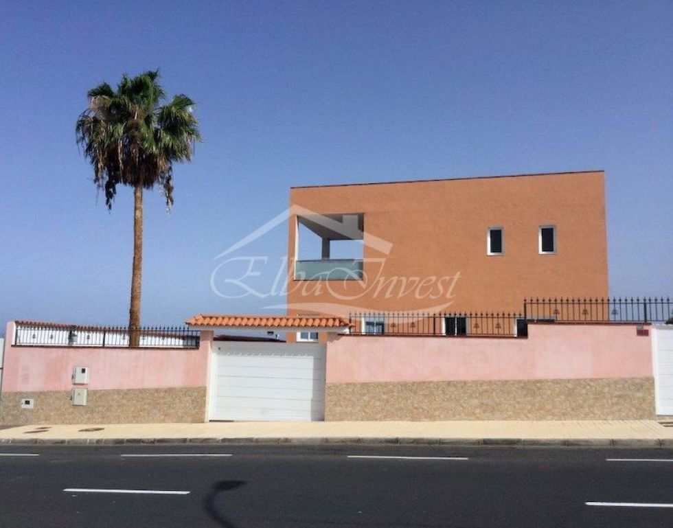 Semi-detached house for sale in  Adeje, Spain - 1175