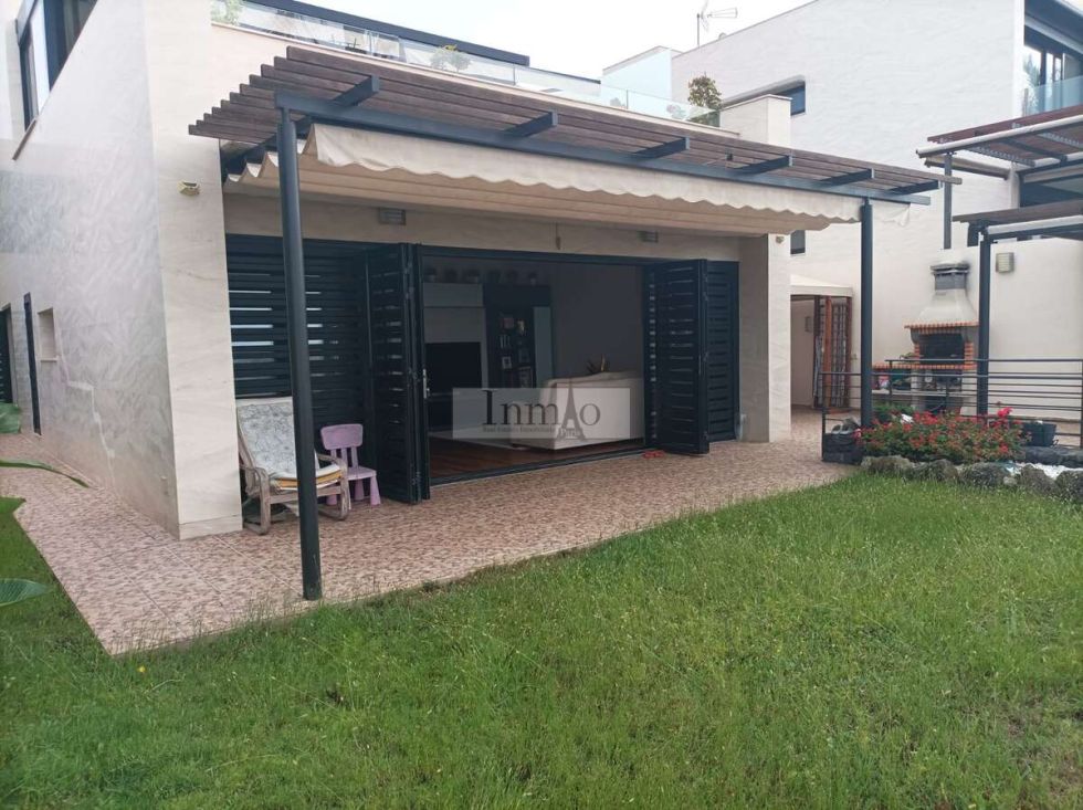 Semi-detached house for sale in  Adeje, Spain - 459062