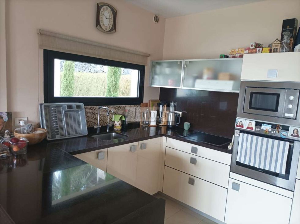 Semi-detached house for sale in  Adeje, Spain - 459062