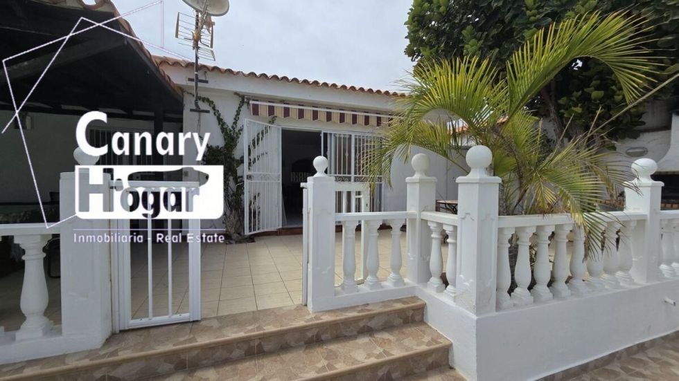 Semi-detached house for sale in  Callao Salvaje, Spain - 056371