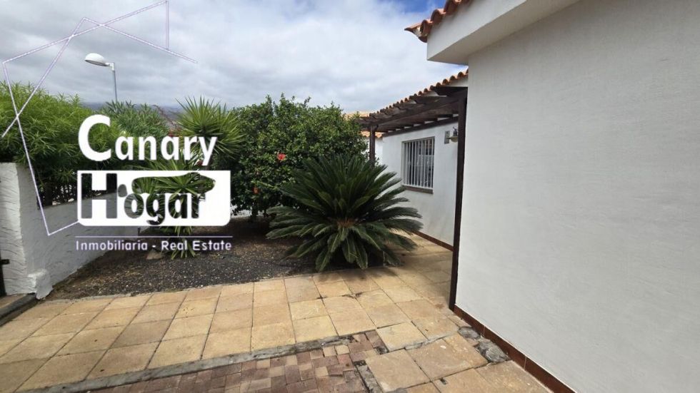 Semi-detached house for sale in  Callao Salvaje, Spain - 056371