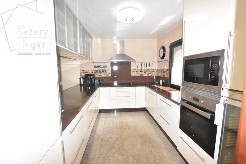 Semi-detached house for sale in  Callao Salvaje, Spain - 056931