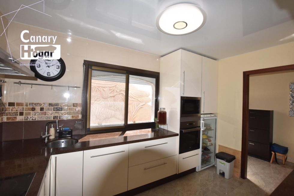 Semi-detached house for sale in  Callao Salvaje, Spain - 056931