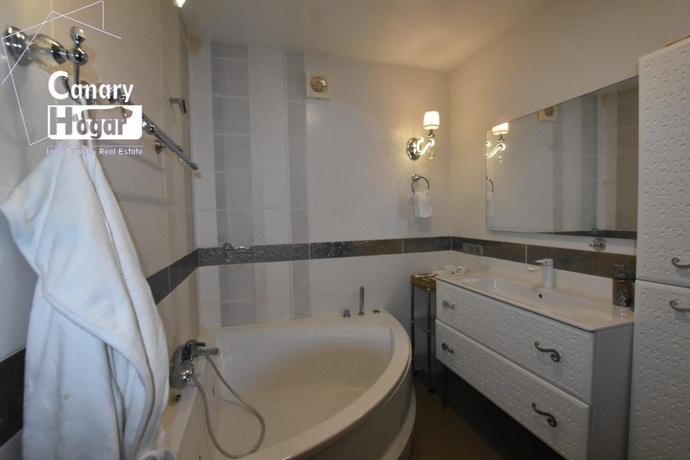 Semi-detached house for sale in  Callao Salvaje, Spain - 056931