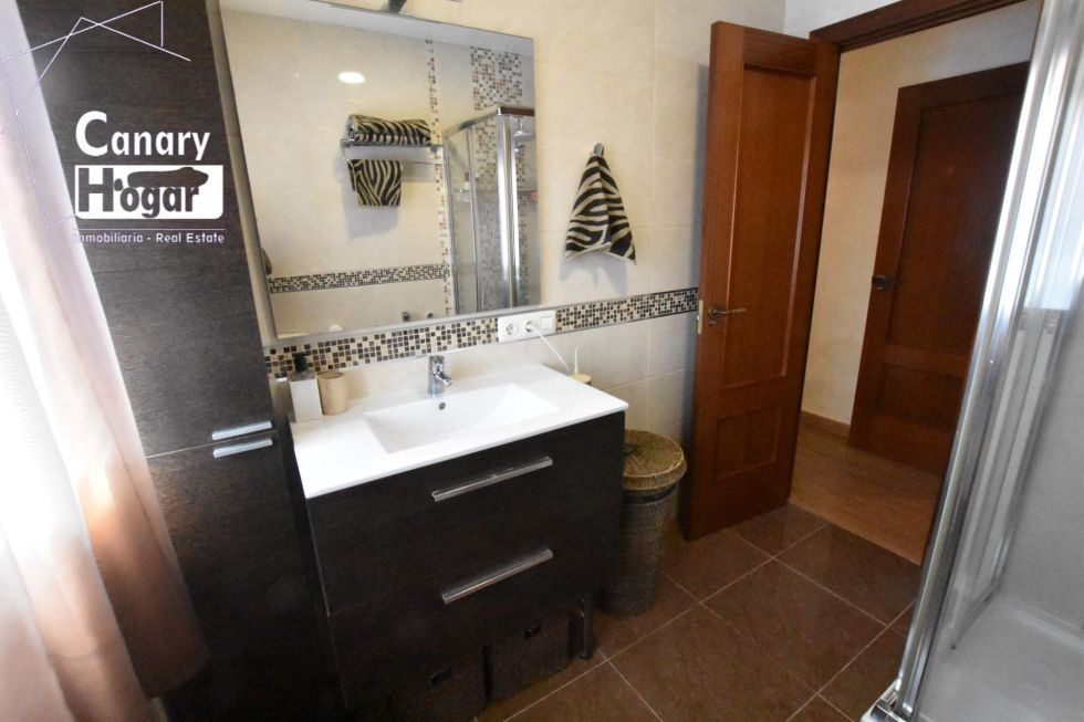 Semi-detached house for sale in  Callao Salvaje, Spain - 056931