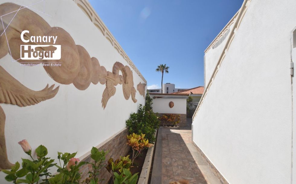Semi-detached house for sale in  Callao Salvaje, Spain - 056931