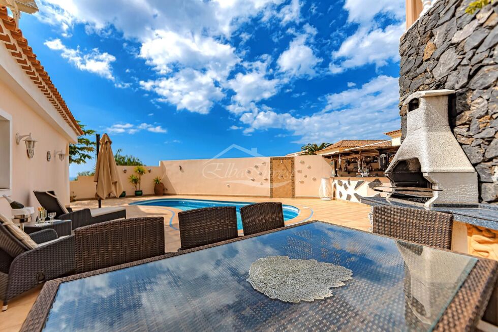 Semi-detached house for sale in  Callao Salvaje, Spain - 6016