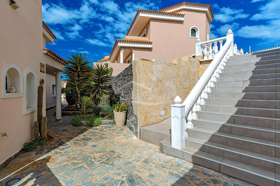 Semi-detached house for sale in  Callao Salvaje, Spain - 6016
