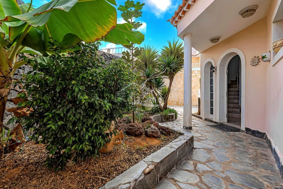 Semi-detached house for sale in  Callao Salvaje, Spain - 6016