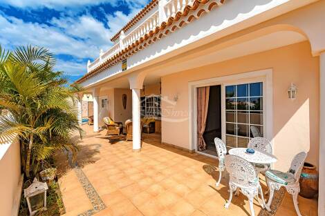 Semi-detached house for sale in  Callao Salvaje, Spain - 6016
