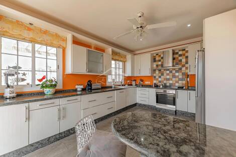 Semi-detached house for sale in  Callao Salvaje, Spain - 6016