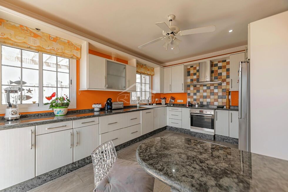 Semi-detached house for sale in  Callao Salvaje, Spain - 6016