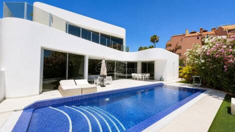 Semi-detached house for sale in  La Caleta, Spain - 5982