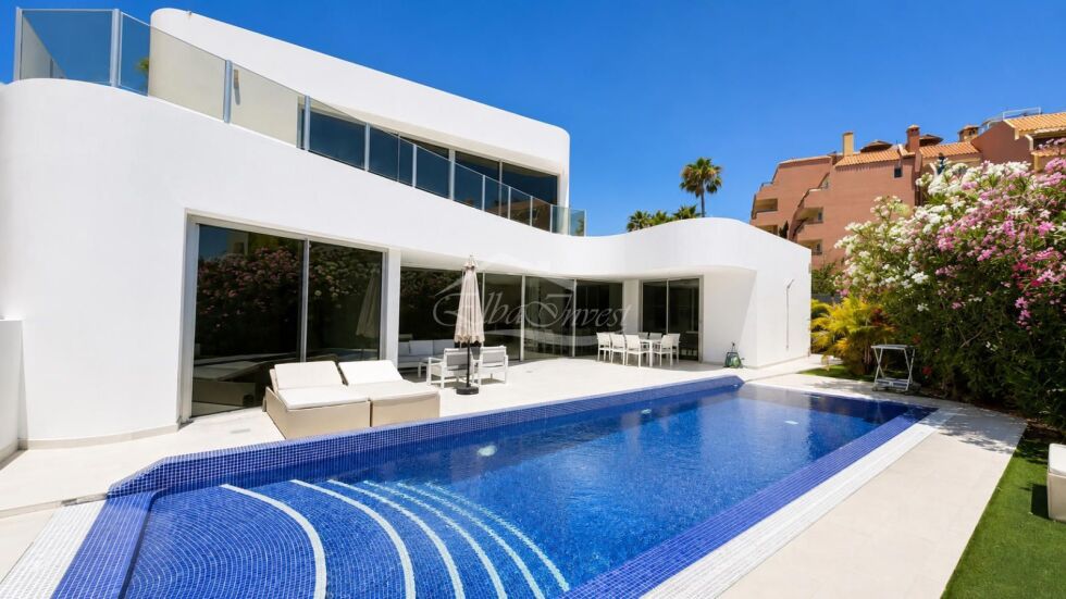 Semi-detached house for sale in  La Caleta, Spain - 5982