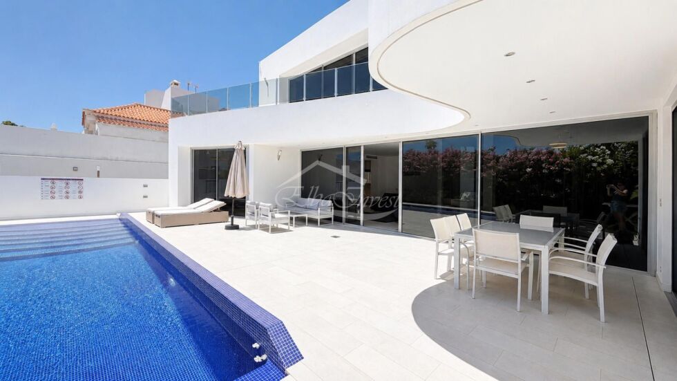Semi-detached house for sale in  La Caleta, Spain - 5982