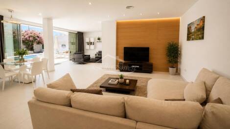 Semi-detached house for sale in  La Caleta, Spain - 5982