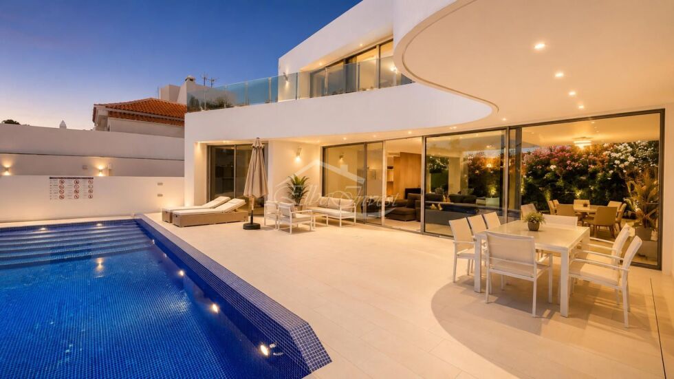 Semi-detached house for sale in  La Caleta, Spain - 5982