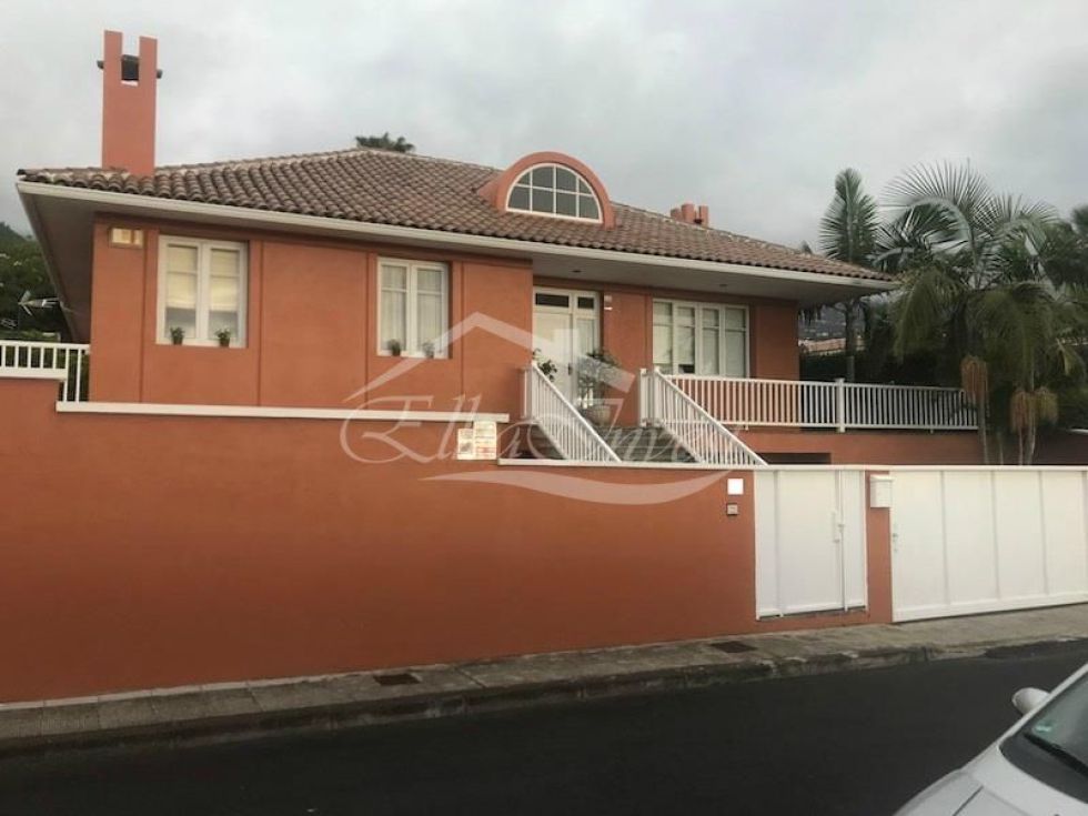 Semi-detached house for sale in  La Orotava, Spain - 1413
