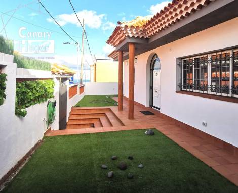 Semi-detached house for sale in  La Laguna, Spain - 049771