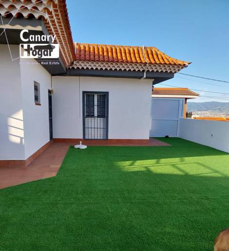 Semi-detached house for sale in  La Laguna, Spain - 049771