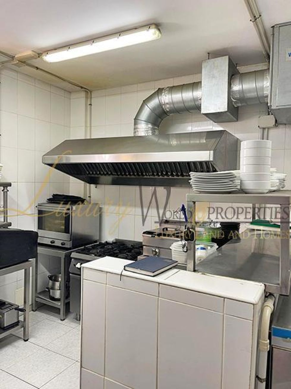 Store for sale in  Arona, Spain - LWP4696L Restaurante en Los Cristianos L