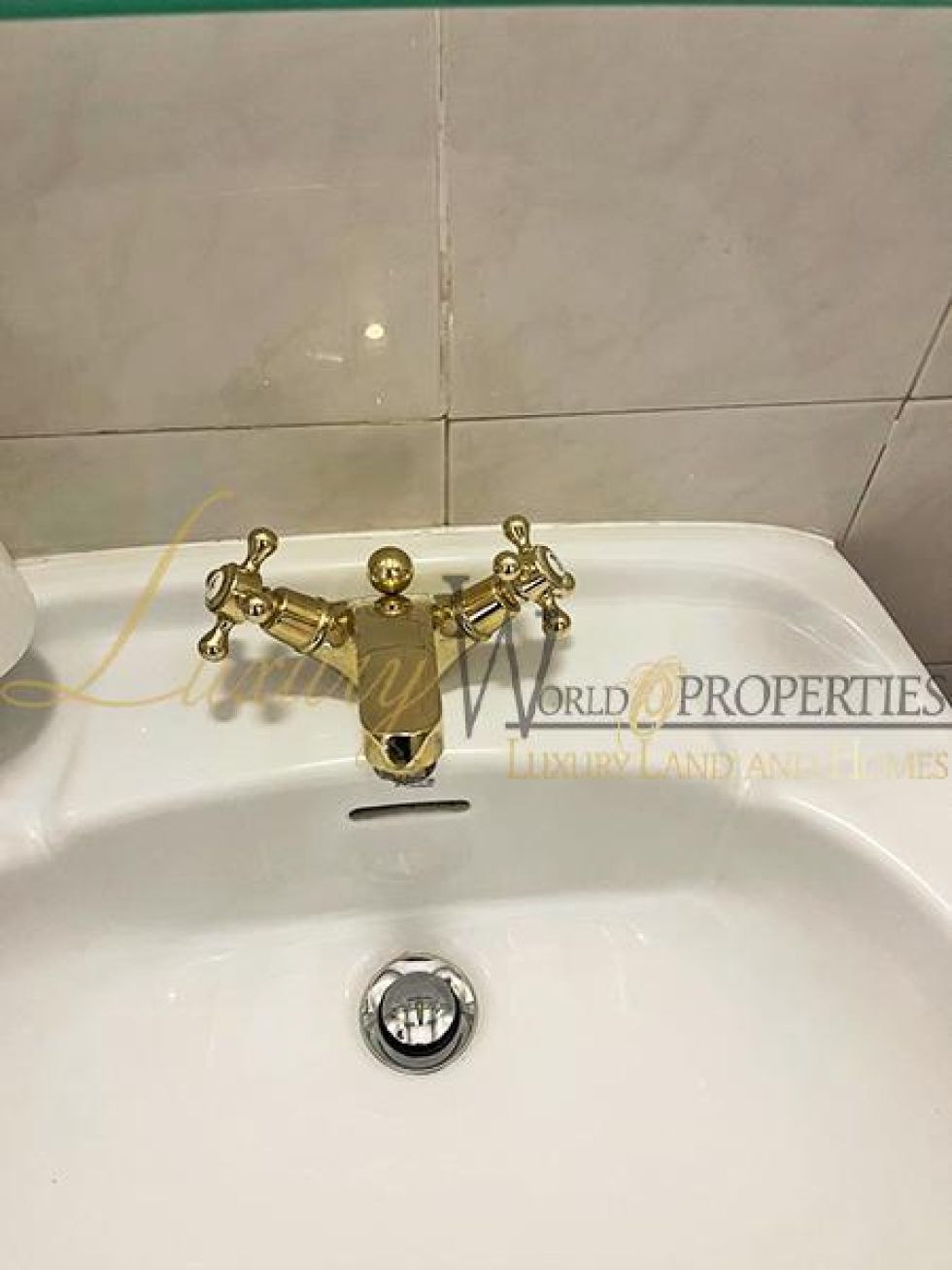 Store for sale in  Arona, Spain - LWP4696L Restaurante en Los Cristianos L