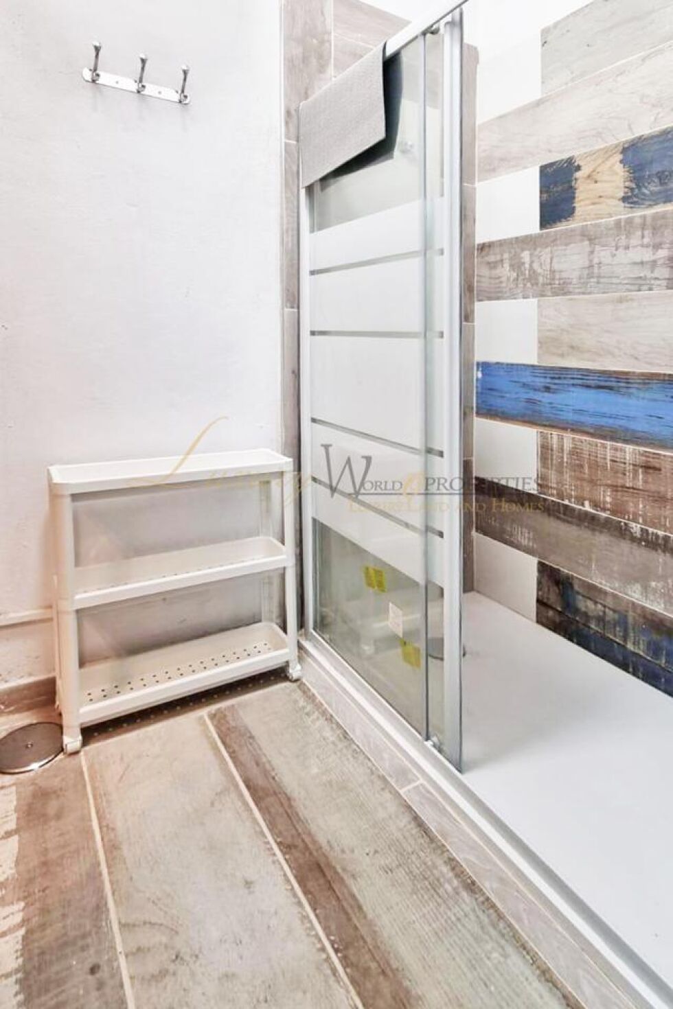 Store for sale in  Arona, Spain - LWP7045 Apartment en Los Cristianos