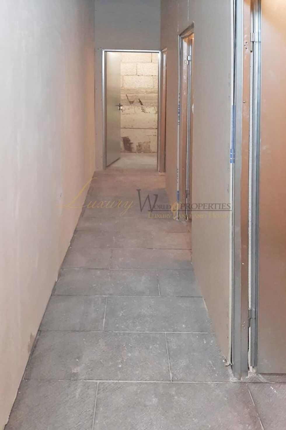 Store for sale in  Arona, Spain - LWP7046 Trasteros en Los Cristianos