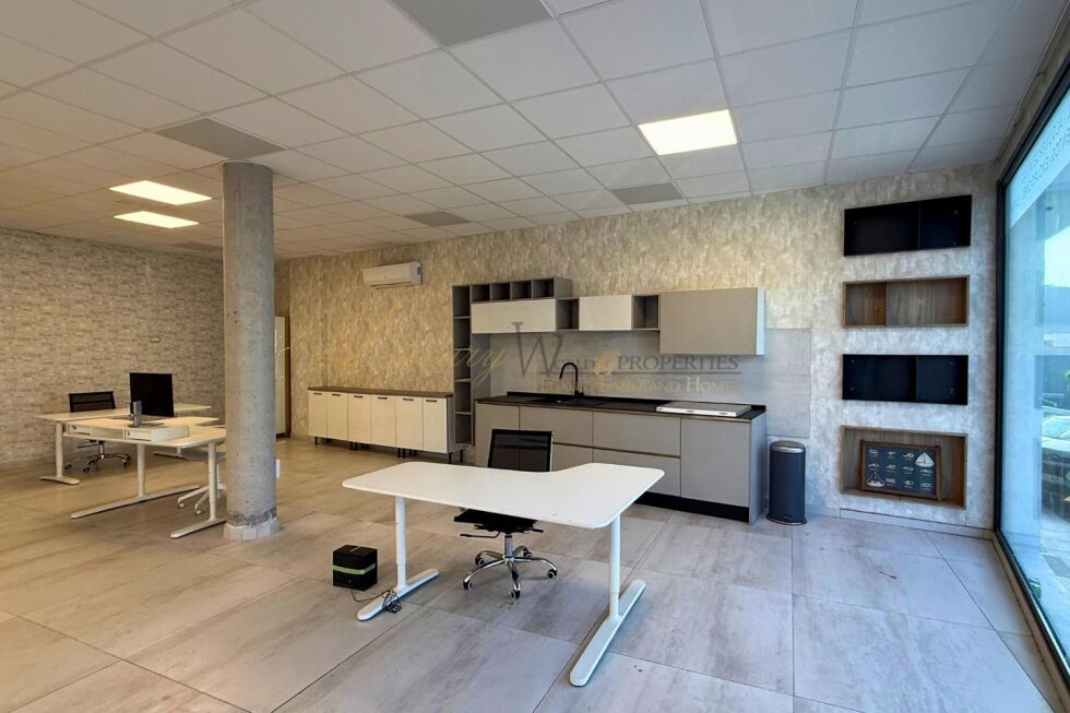 Store for sale in  Arona, Spain - LWP7111L Local en Valle San Lorenzo