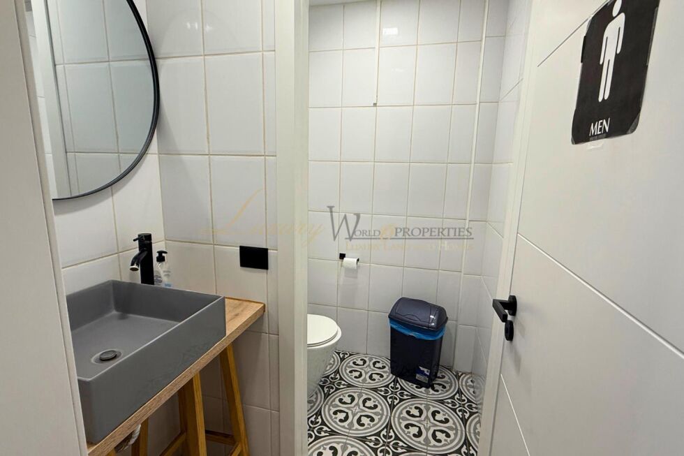 Store for sale in  Arona, Spain - LWP7111L Local en Valle San Lorenzo