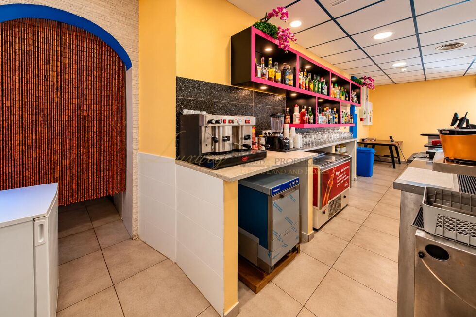 Store for sale in  Arona, Spain - LWP7144 Traspaso Local-Costa de Silencio