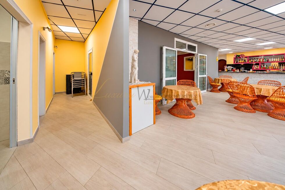 Store for sale in  Arona, Spain - LWP7144 Traspaso Local-Costa de Silencio