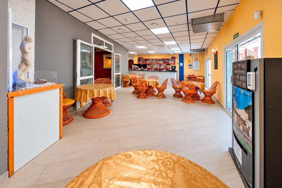 Store for sale in  Arona, Spain - LWP7144 Traspaso Local-Costa de Silencio