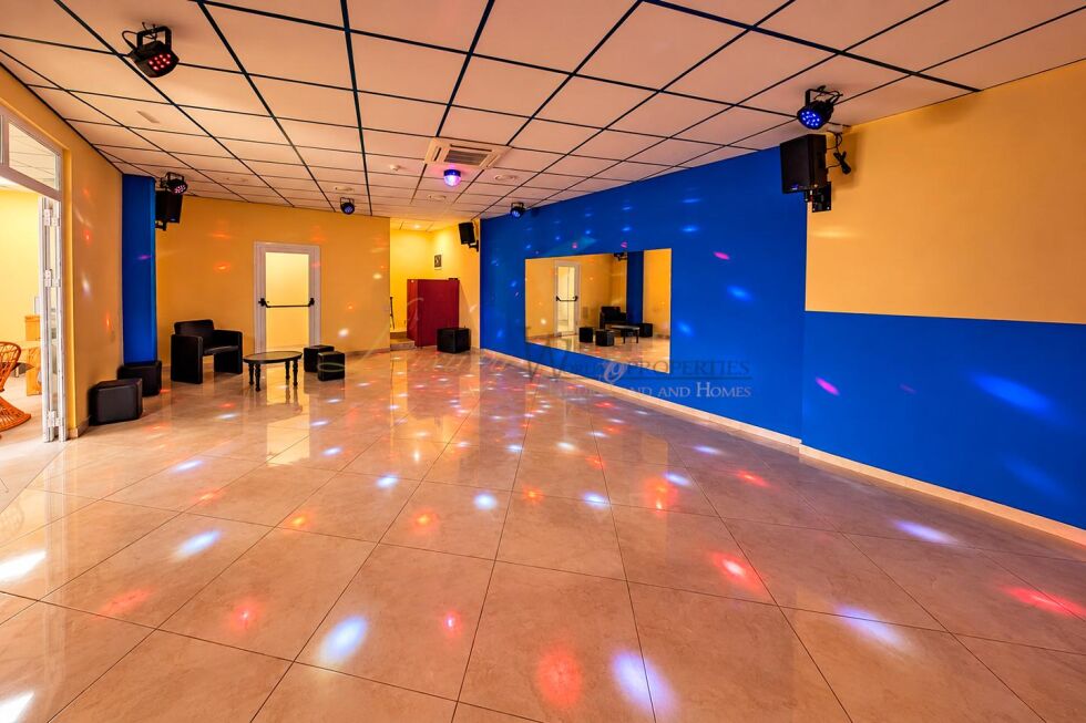 Store for sale in  Arona, Spain - LWP7144 Traspaso Local-Costa de Silencio