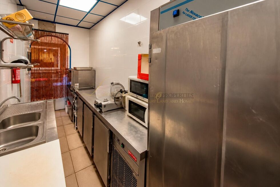 Store for sale in  Arona, Spain - LWP7144 Traspaso Local-Costa de Silencio