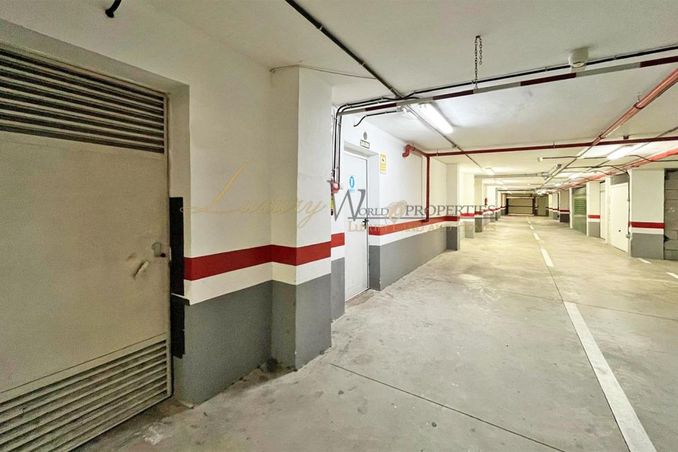 Store for sale in  Costa Adeje, Spain - LWP5029 Andalucia - Torviscas Alto