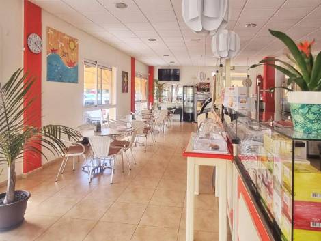 Store for sale in  Guía de Isora, Spain - LWP4936 Traspaso Heladería-Playa San Jua