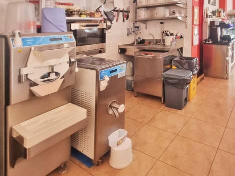 Store for sale in  Guía de Isora, Spain - LWP4936 Traspaso Heladería-Playa San Jua
