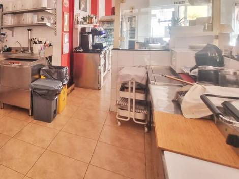 Store for sale in  Guía de Isora, Spain - LWP4936 Traspaso Heladería-Playa San Jua
