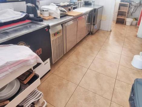 Store for sale in  Guía de Isora, Spain - LWP4936 Traspaso Heladería-Playa San Jua