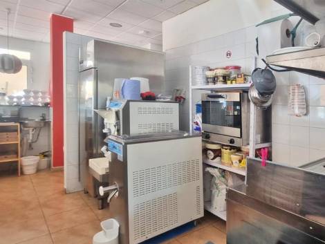 Store for sale in  Guía de Isora, Spain - LWP4936 Traspaso Heladería-Playa San Jua