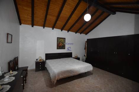 Townhouse for sale in  Chío, Spain - 041691